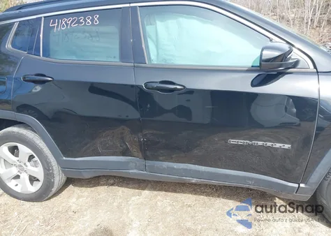 2019 Jeep Compass Latitude 4X4 z USA, uszkodzony, nr VIN 3C4NJDBB9KT679054